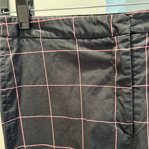 Adorable pink and black work pants. Ankle cut and super stylish yet office ready - Picture 2 of 4